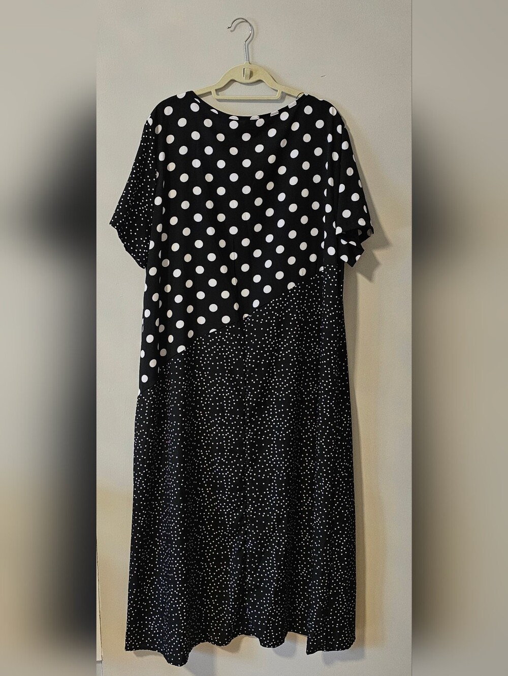 Plus Size Polka Dot V-Neck Women's Dress - Picture 2 of 5